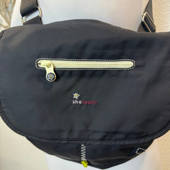 Sherpani Crossbody Messenger Bag Black Green Yellow Gray - Picture 2 of 9